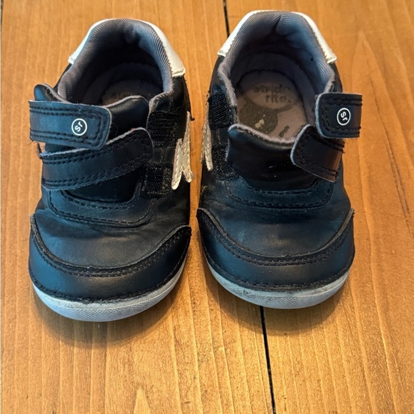 Stride Rite Black and Gray Sneakers for Everyday Comfort size 5 - Picture 1 of 7